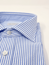 Carica l'immagine nel visualizzatore di Gallery, Camicia Bacchetta Azzurra Seersucker Collo Francese
